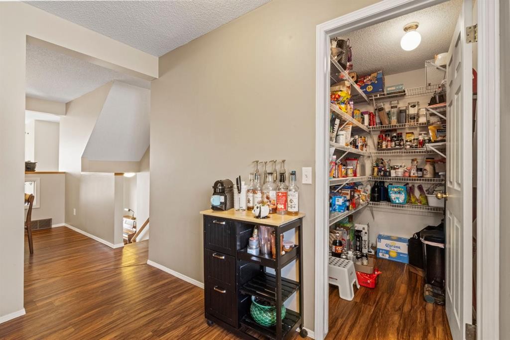 623 Hawkstone Manor Nw, Calgary, AB - Indoor Photo Showing Other Room