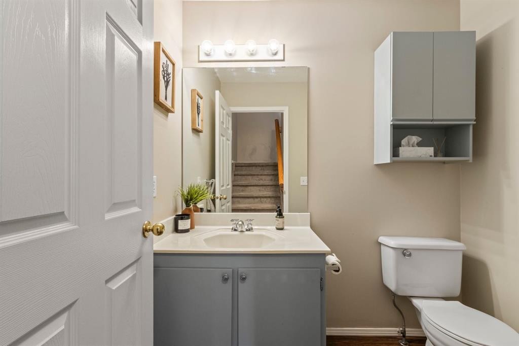 623 Hawkstone Manor Nw, Calgary, AB - Indoor Photo Showing Bathroom