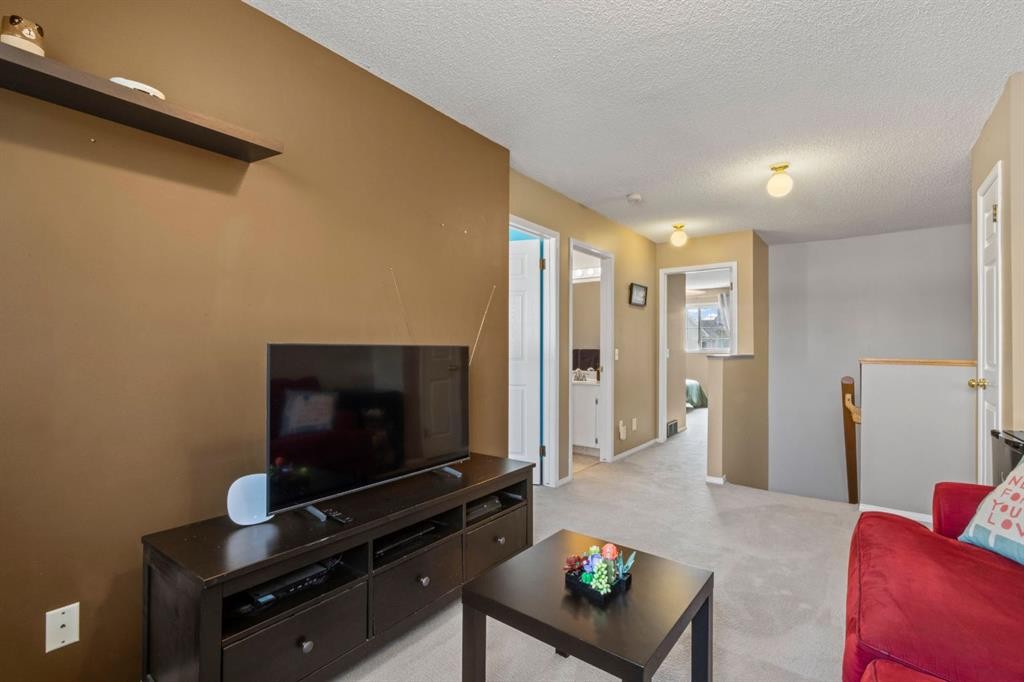 623 Hawkstone Manor Nw, Calgary, AB - Indoor Photo Showing Living Room