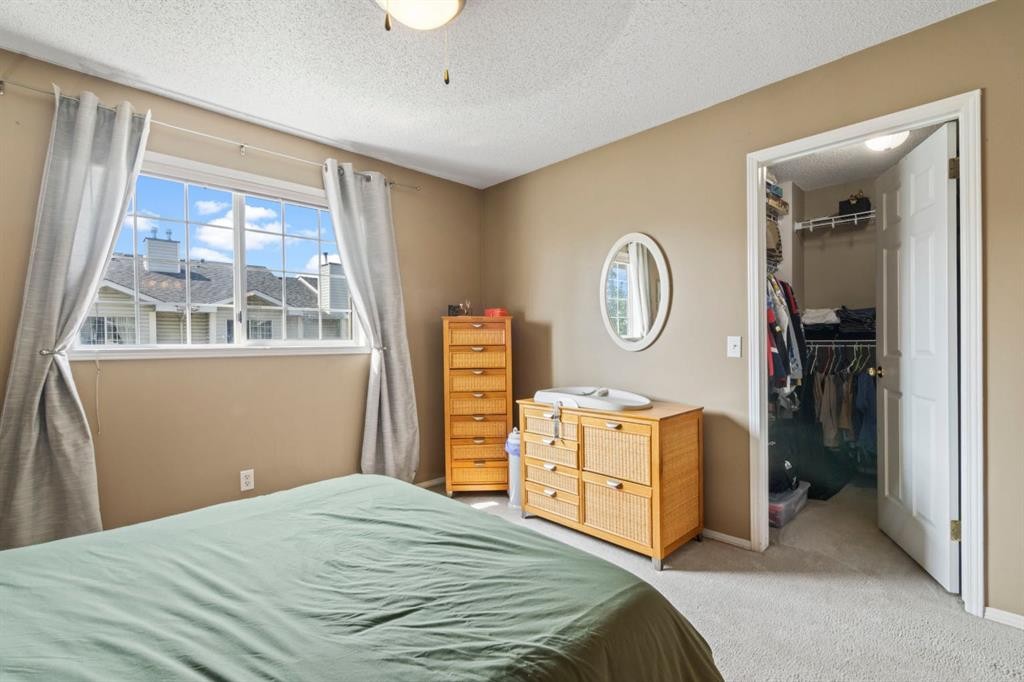 623 Hawkstone Manor Nw, Calgary, AB - Indoor Photo Showing Bedroom