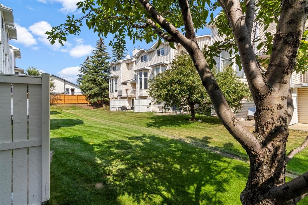 623 Hawkstone Manor Nw, Calgary, AB - Outdoor