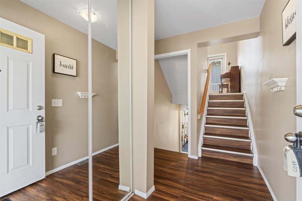 623 Hawkstone Manor Nw, Calgary, AB - Indoor Photo Showing Other Room
