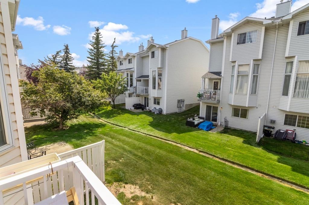 623 Hawkstone Manor Nw, Calgary, AB - Outdoor
