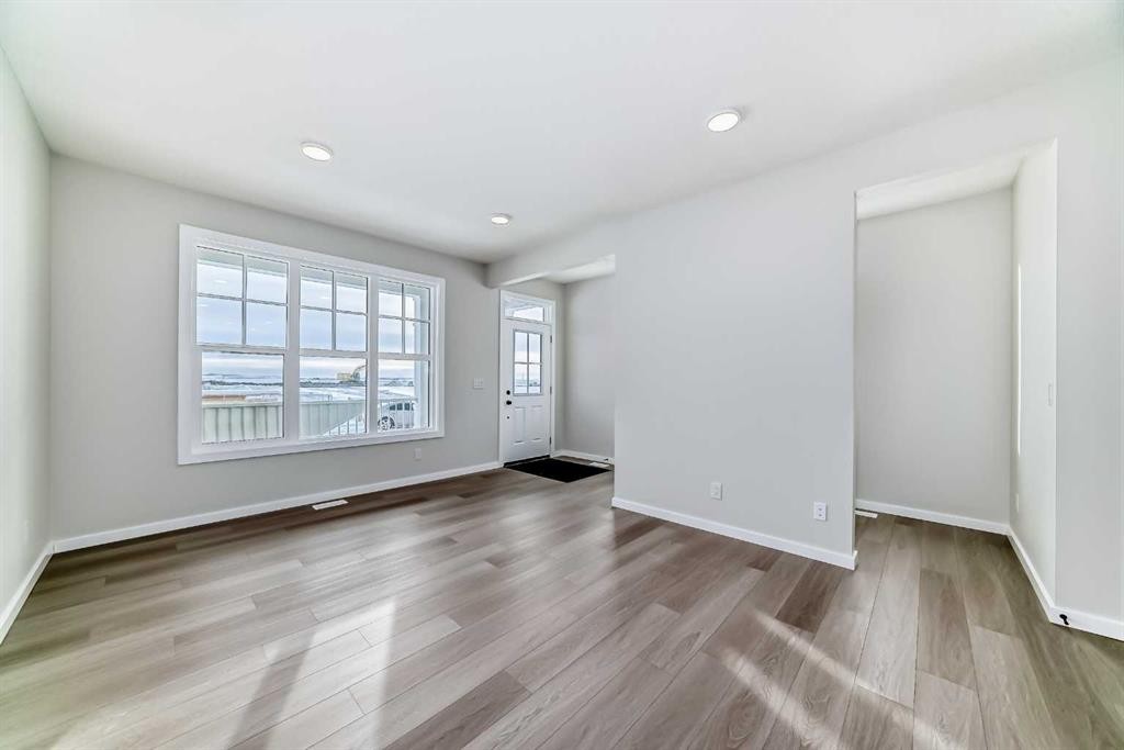 828 Sora Boulevard Se, Calgary, AB - Indoor Photo Showing Other Room