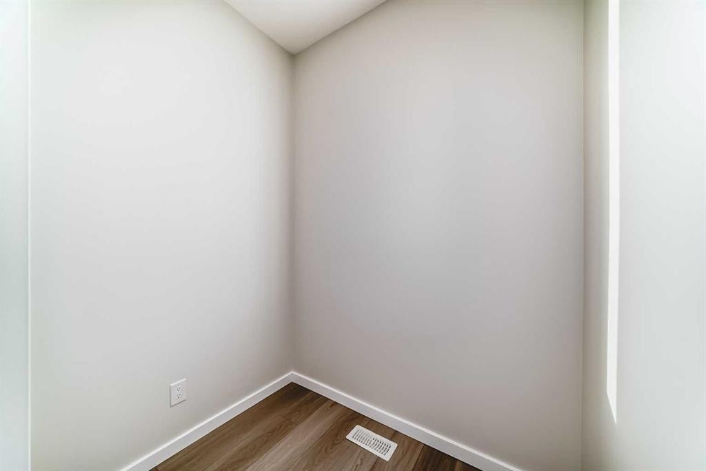 828 Sora Boulevard Se, Calgary, AB - Indoor Photo Showing Other Room
