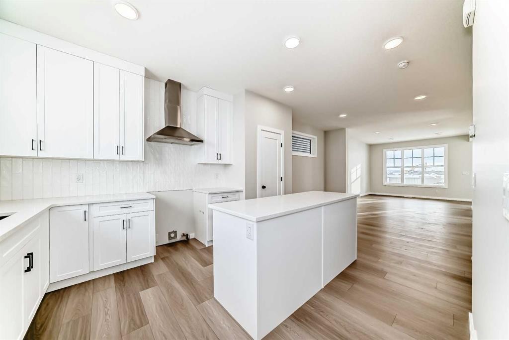 828 Sora Boulevard Se, Calgary, AB - Indoor Photo Showing Kitchen