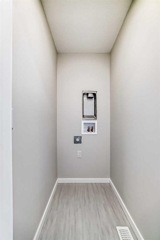 828 Sora Boulevard Se, Calgary, AB - Indoor Photo Showing Other Room
