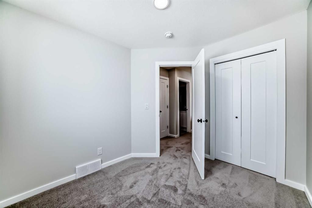 828 Sora Boulevard Se, Calgary, AB - Indoor Photo Showing Other Room