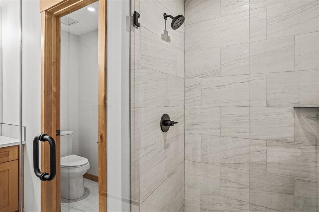 108-1606 Spring Creek Gate, Canmore, AB - Indoor Photo Showing Bathroom