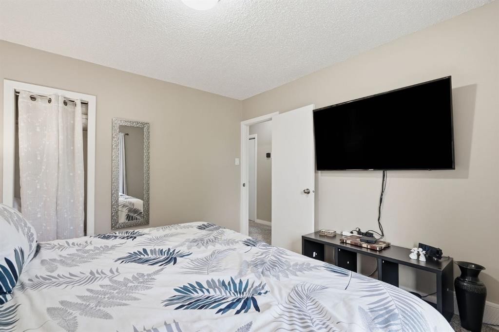 1037 Regal Crescent Ne, Calgary, AB - Indoor Photo Showing Bedroom