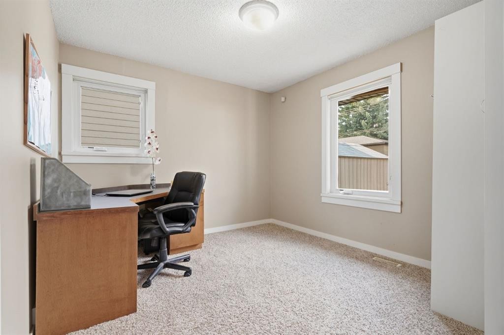 1037 Regal Crescent Ne, Calgary, AB - Indoor Photo Showing Office