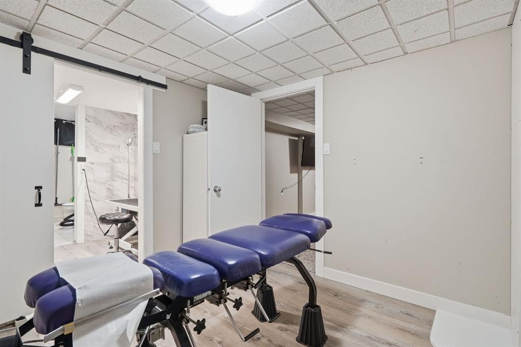 1037 Regal Crescent Ne, Calgary, AB - Indoor