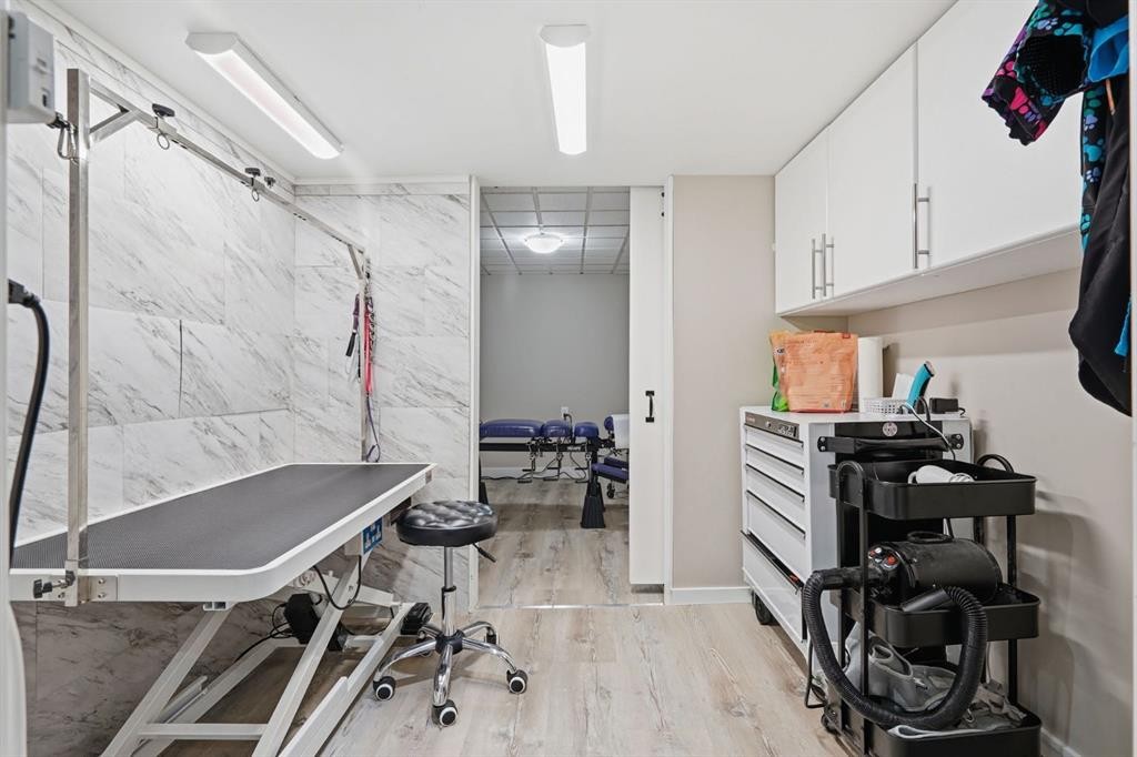 1037 Regal Crescent Ne, Calgary, AB - Indoor