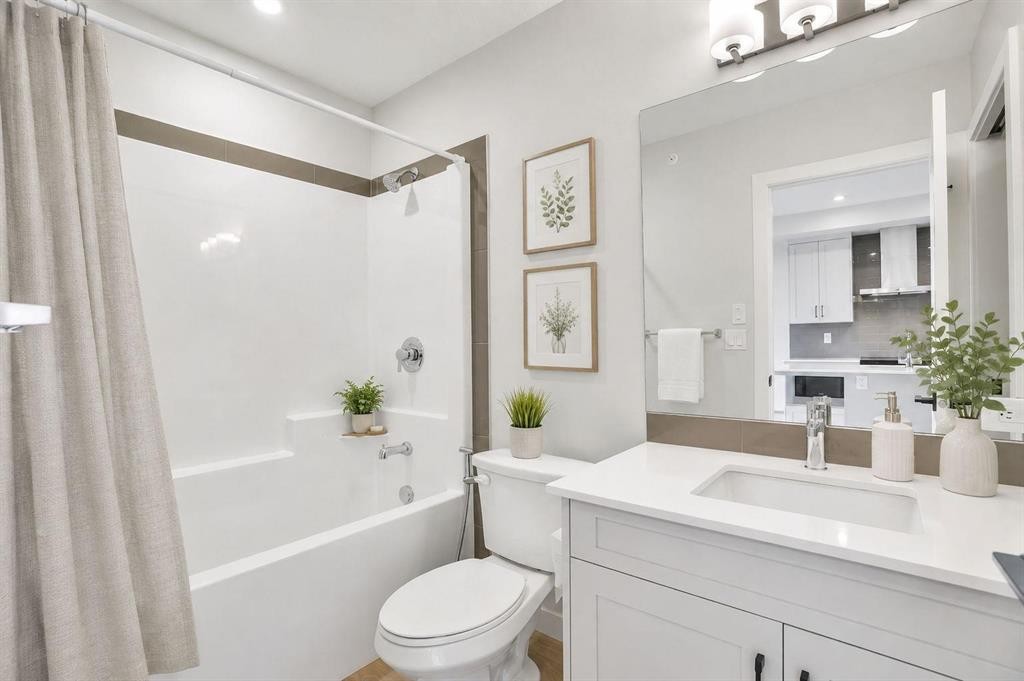 6412-200 Seton Circle Se, Calgary, AB - Indoor Photo Showing Bathroom