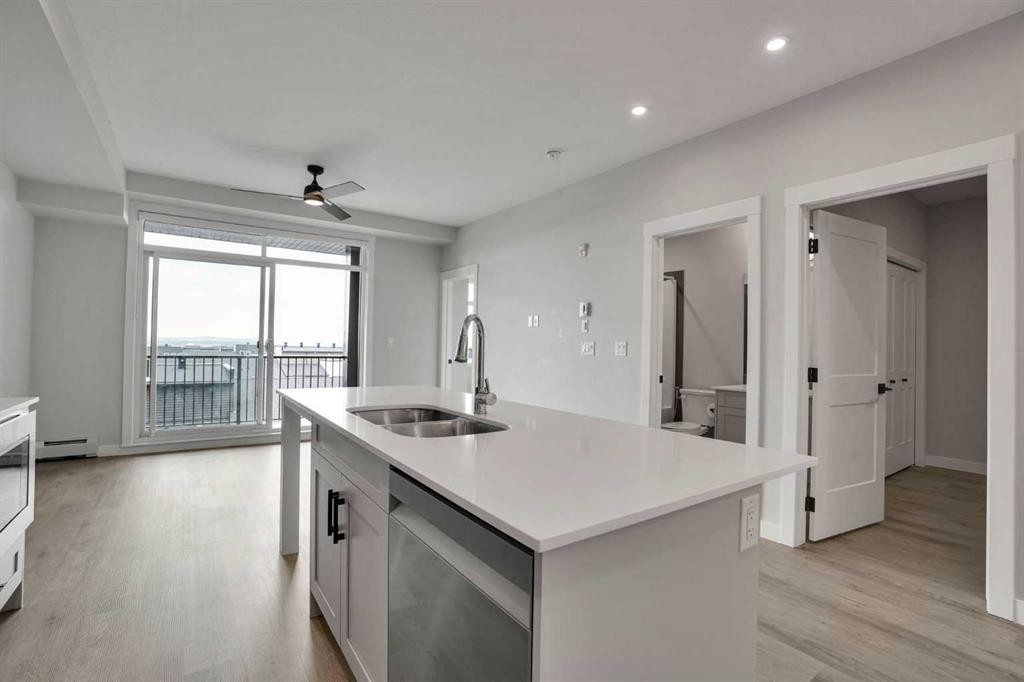 6412-200 Seton Circle Se, Calgary, AB - Indoor Photo Showing Kitchen With Double Sink