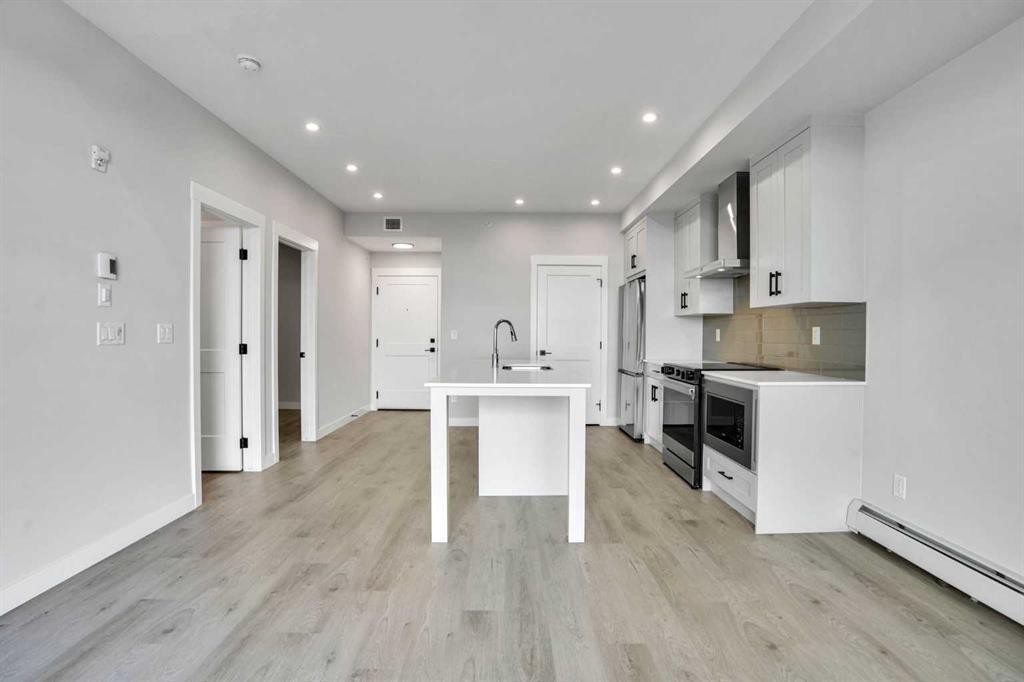 6412-200 Seton Circle Se, Calgary, AB - Indoor Photo Showing Kitchen