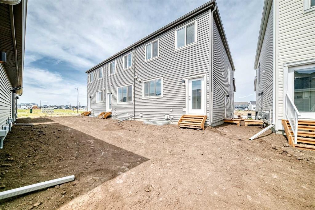 277 Heirloom Way Se, Calgary, AB - Outdoor