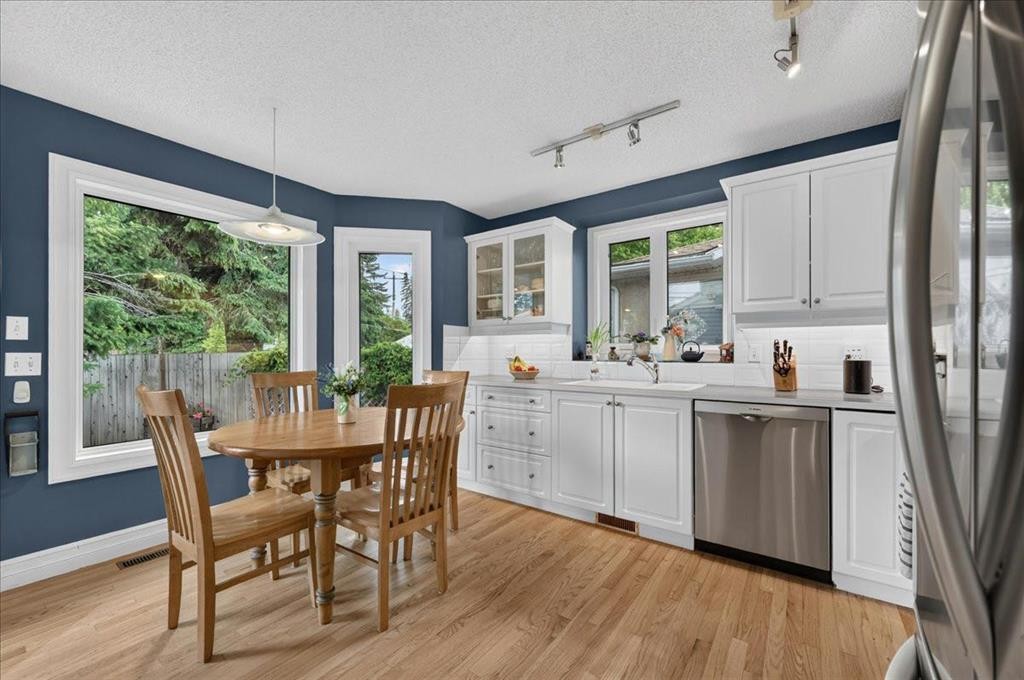 2511 Exshaw Road Nw, Calgary, AB - Indoor Photo Showing Other Room