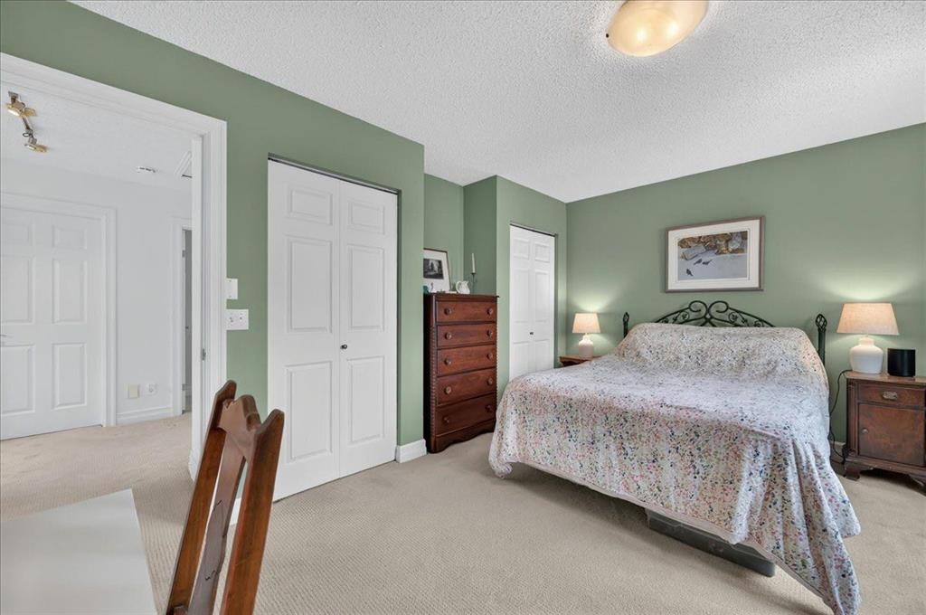2511 Exshaw Road Nw, Calgary, AB - Indoor Photo Showing Bedroom