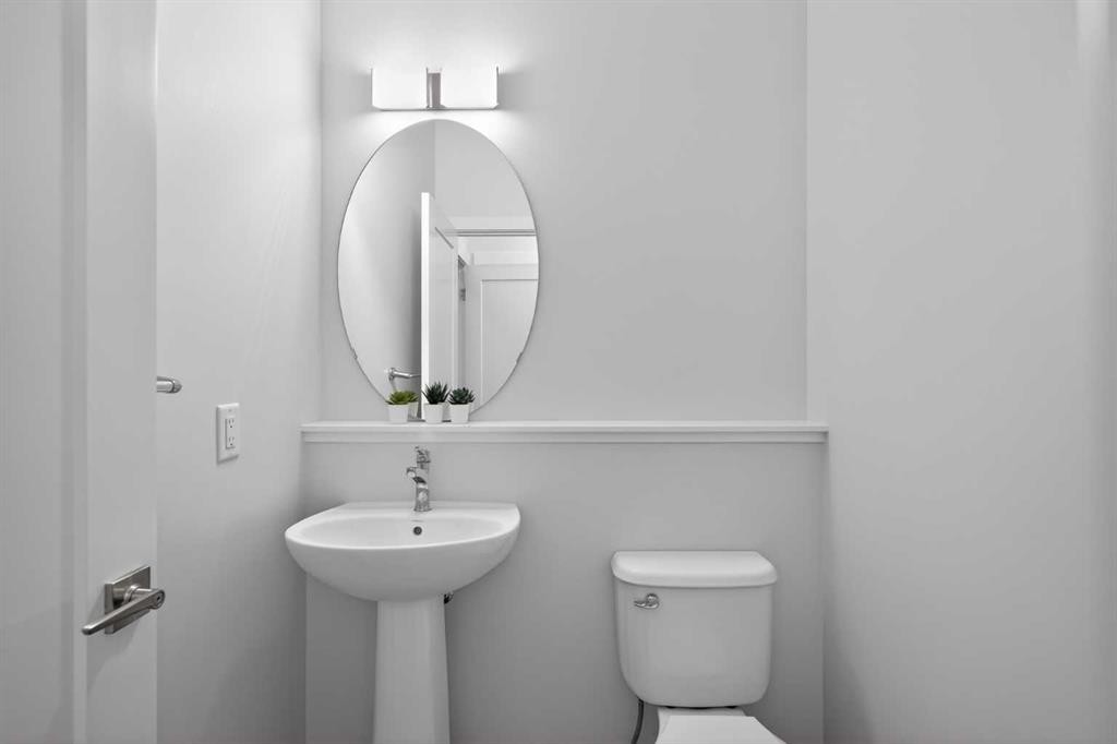 226 148 Avenue Nw, Calgary, AB - Indoor Photo Showing Bathroom