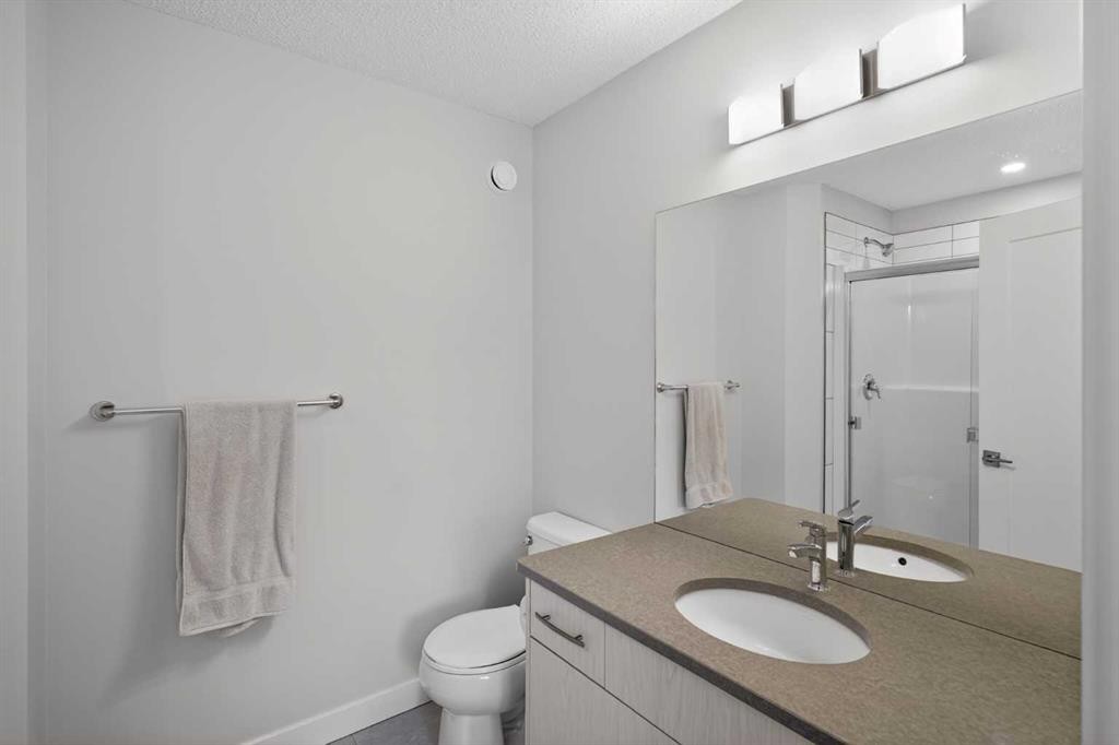 226 148 Avenue Nw, Calgary, AB - Indoor Photo Showing Bathroom