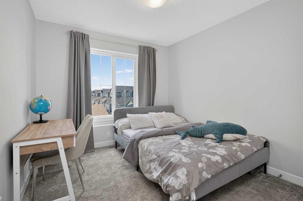 226 148 Avenue Nw, Calgary, AB - Indoor Photo Showing Bedroom