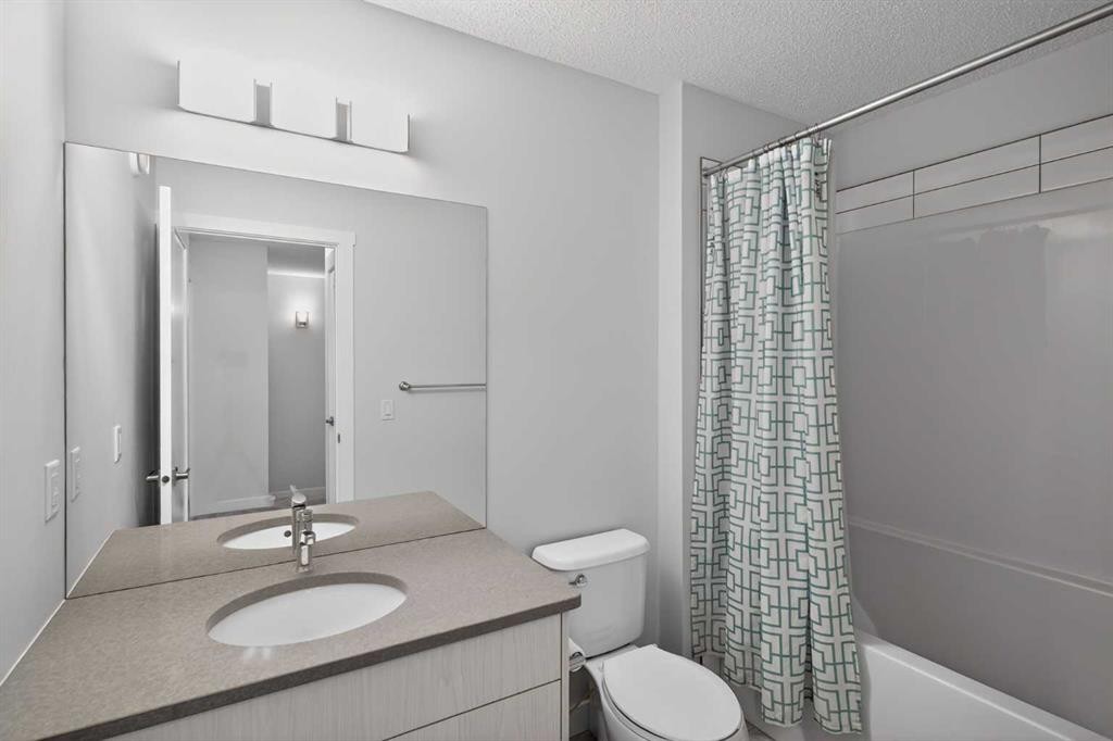 226 148 Avenue Nw, Calgary, AB - Indoor Photo Showing Bathroom