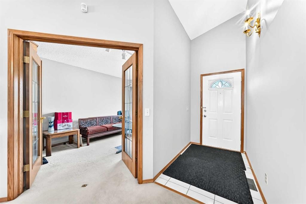 184 Hampshire Circle Nw, Calgary, AB - Indoor Photo Showing Other Room