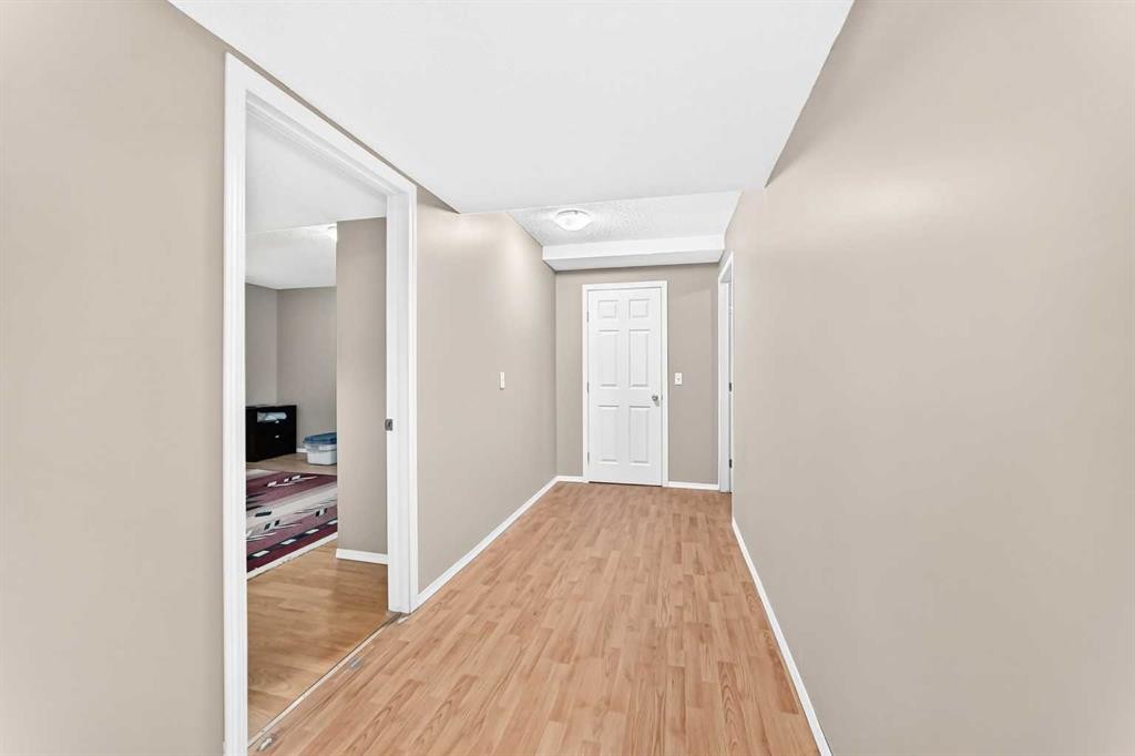 184 Hampshire Circle Nw, Calgary, AB - Indoor Photo Showing Other Room