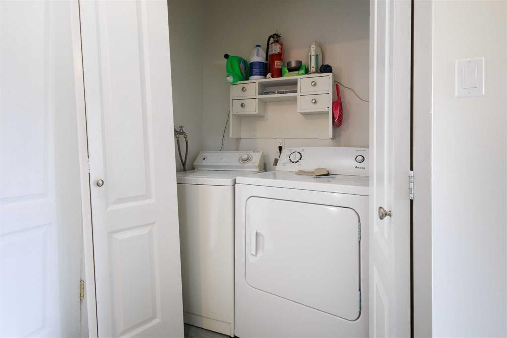 11268 6 Sw, Calgary, AB - Indoor Photo Showing Laundry Room