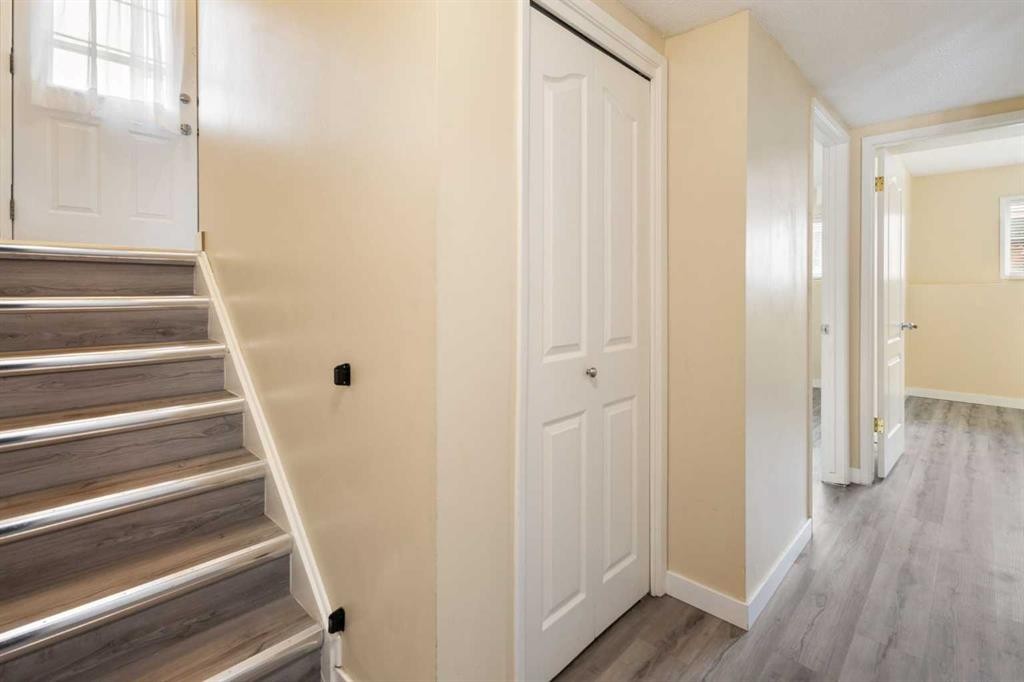 11268 6 Sw, Calgary, AB - Indoor Photo Showing Other Room
