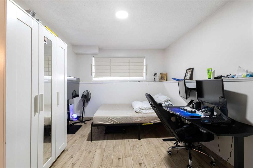 11268 6 Sw, Calgary, AB - Indoor Photo Showing Office