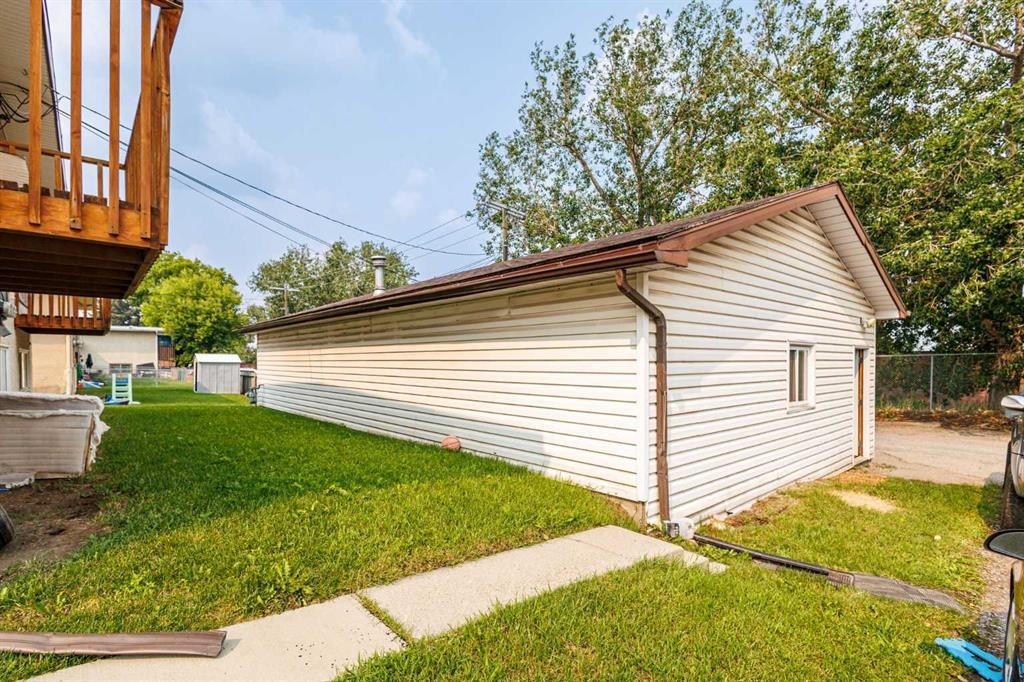 11268 6 Sw, Calgary, AB - Outdoor