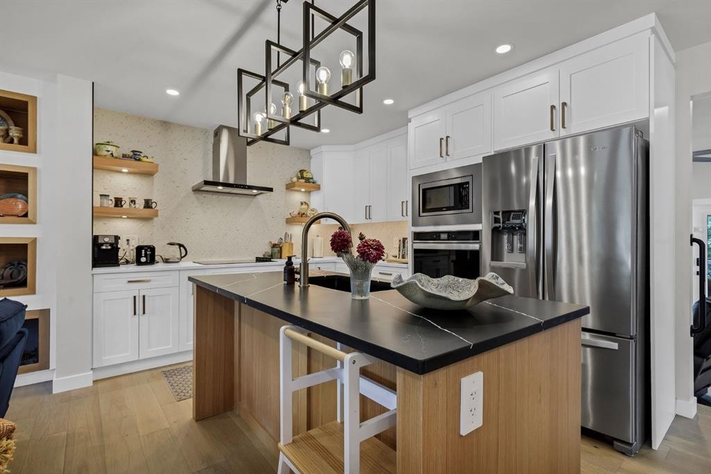 179 Capri Avenue Nw, Calgary, AB - Indoor Photo Showing Kitchen With Stainless Steel Kitchen With Upgraded Kitchen