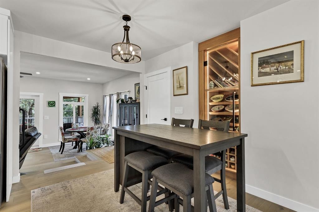 179 Capri Avenue Nw, Calgary, AB - Indoor Photo Showing Dining Room