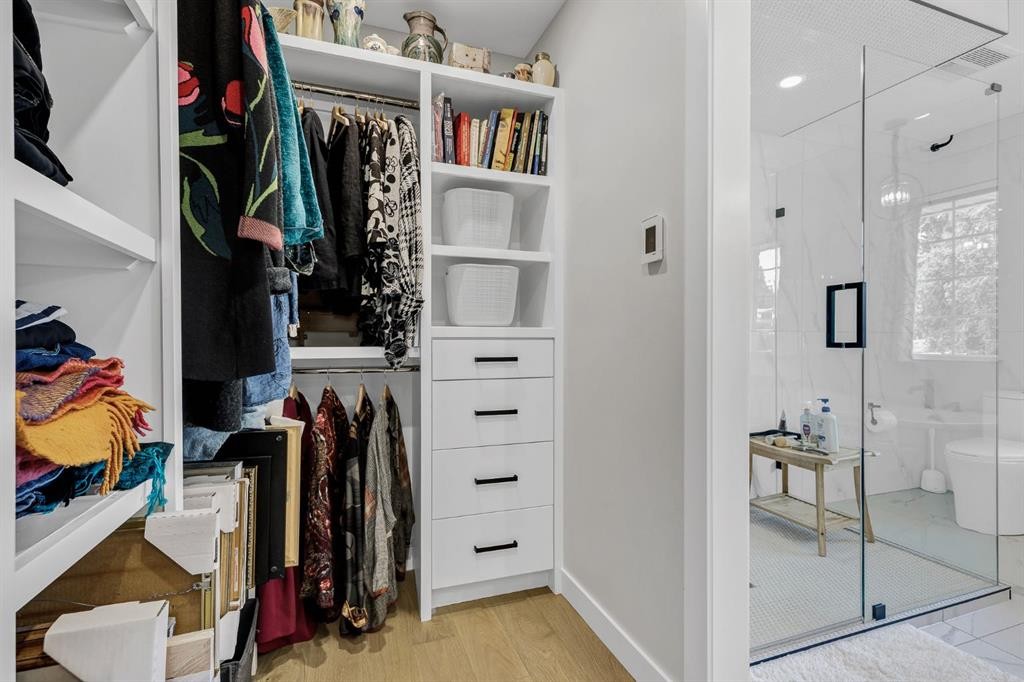 179 Capri Avenue Nw, Calgary, AB - Indoor Photo Showing Other Room