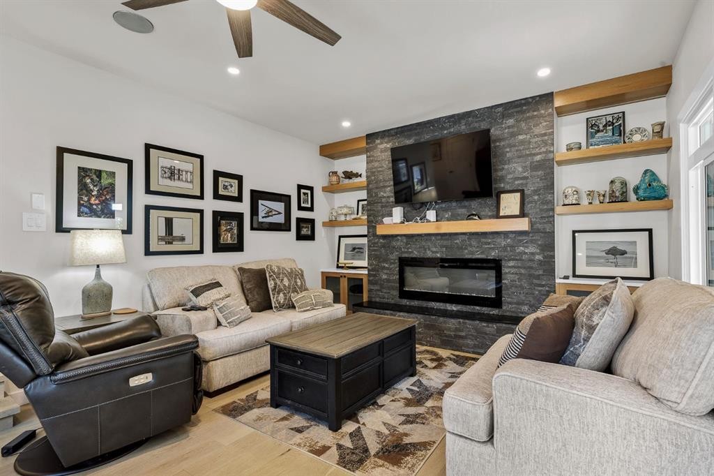 179 Capri Avenue Nw, Calgary, AB - Indoor Photo Showing Living Room With Fireplace