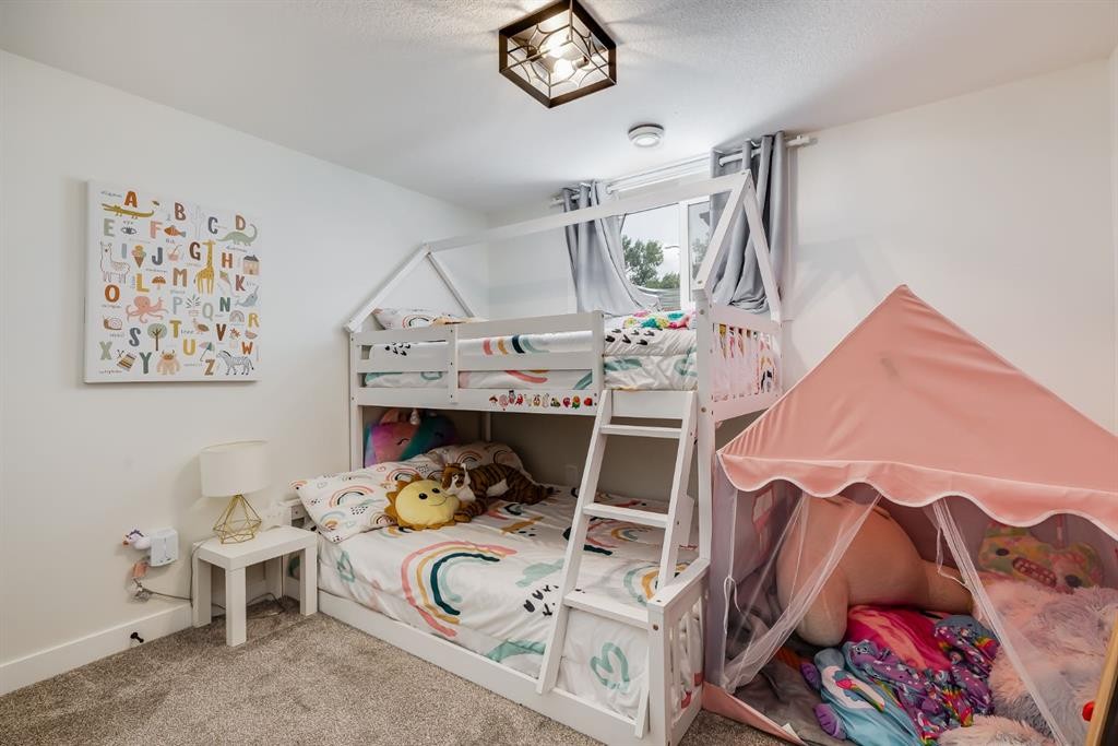 179 Capri Avenue Nw, Calgary, AB - Indoor Photo Showing Bedroom