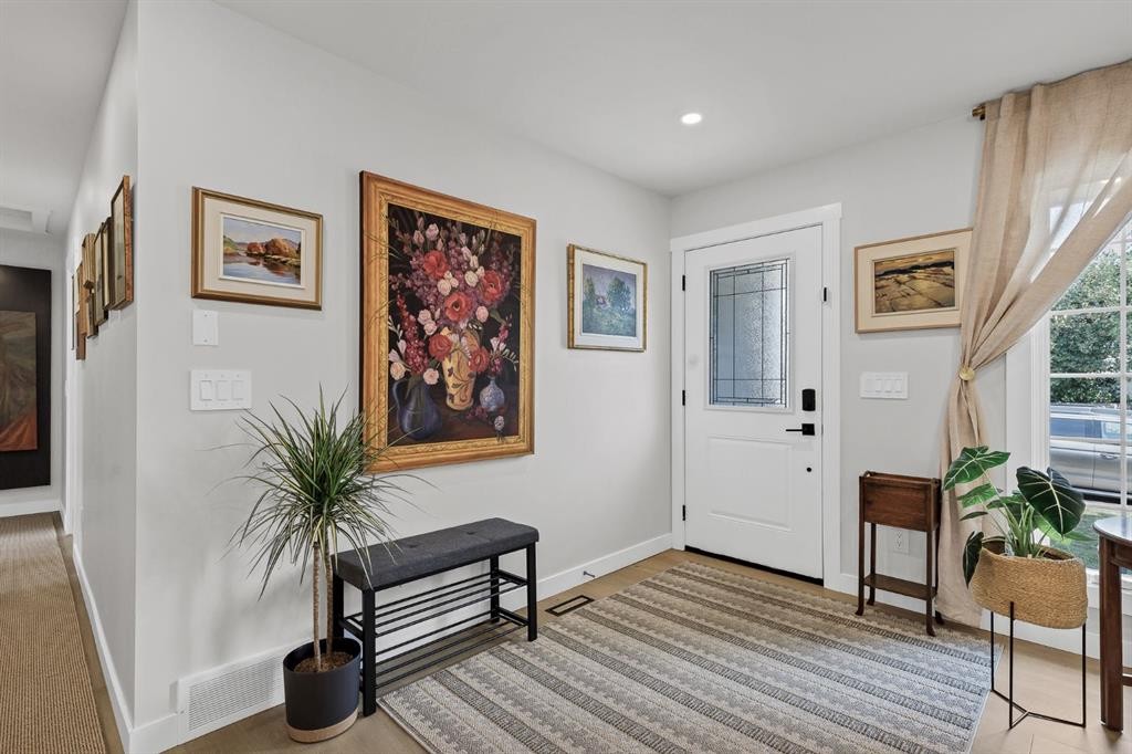 179 Capri Avenue Nw, Calgary, AB - Indoor Photo Showing Other Room