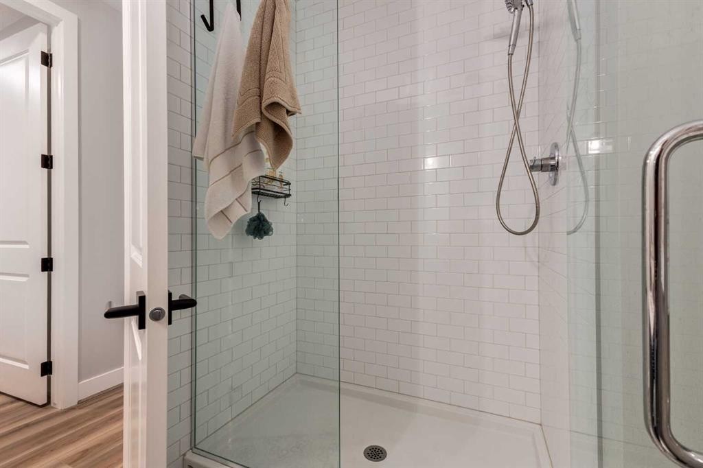 18 South Shore Bay, Chestermere, AB - Indoor Photo Showing Bathroom