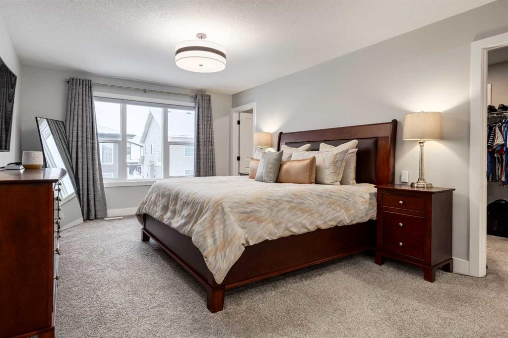 18 South Shore Bay, Chestermere, AB - Indoor Photo Showing Bedroom