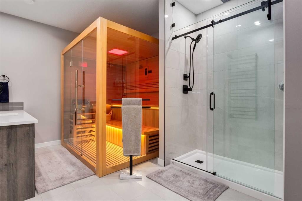 18 South Shore Bay, Chestermere, AB - Indoor Photo Showing Bathroom