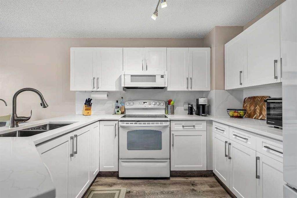 359 Mt Apex Green Se, Calgary, AB - Indoor Photo Showing Kitchen With Double Sink