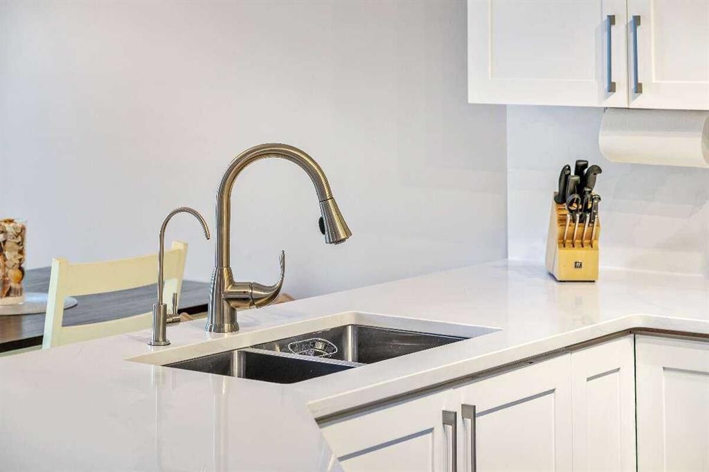 359 Mt Apex Green Se, Calgary, AB - Indoor Photo Showing Kitchen With Double Sink