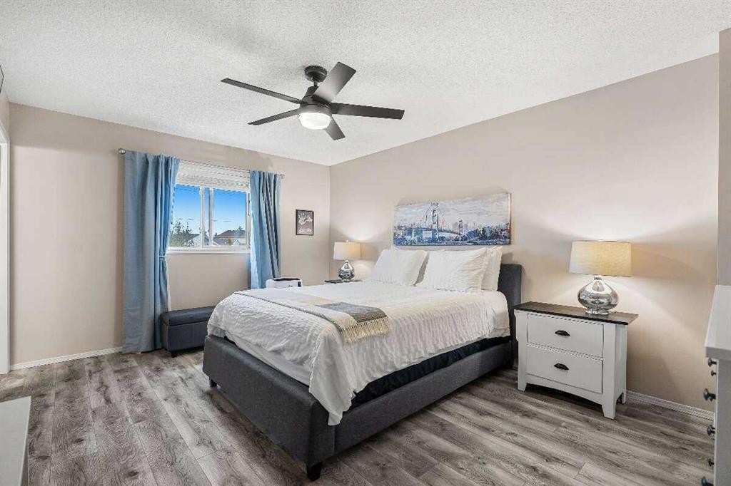 359 Mt Apex Green Se, Calgary, AB - Indoor Photo Showing Bedroom