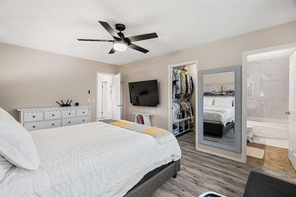 359 Mt Apex Green Se, Calgary, AB - Indoor Photo Showing Bedroom