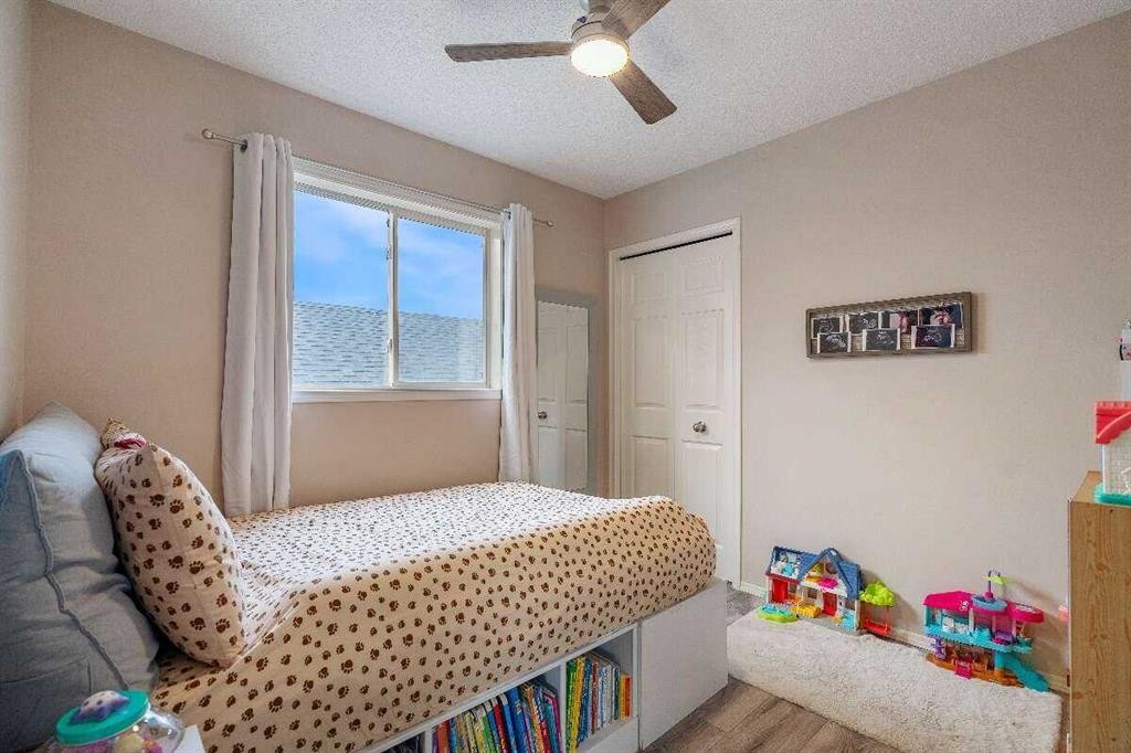359 Mt Apex Green Se, Calgary, AB - Indoor Photo Showing Bedroom