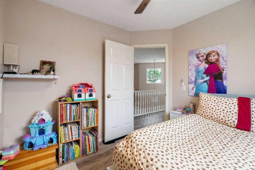 359 Mt Apex Green Se, Calgary, AB - Indoor Photo Showing Bedroom
