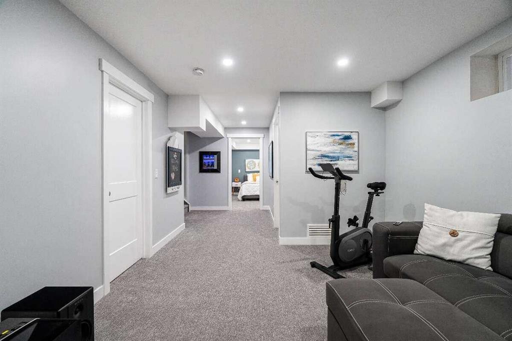 359 Mt Apex Green Se, Calgary, AB - Indoor