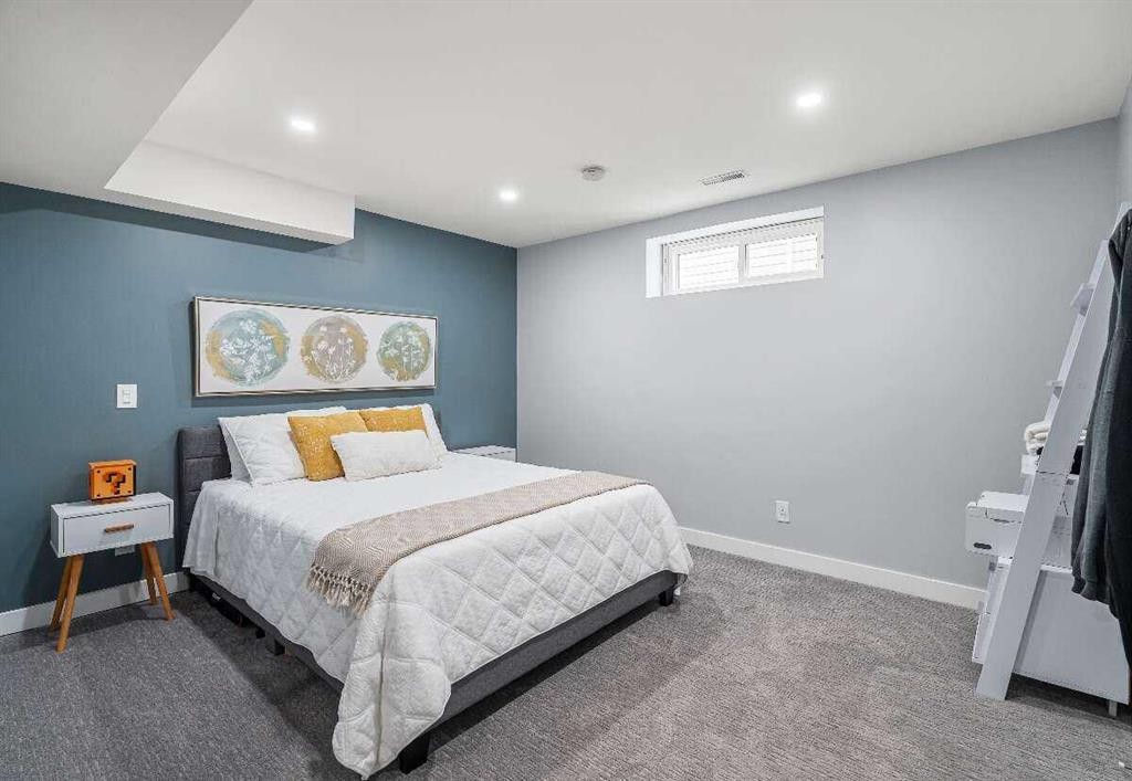 359 Mt Apex Green Se, Calgary, AB - Indoor Photo Showing Bedroom